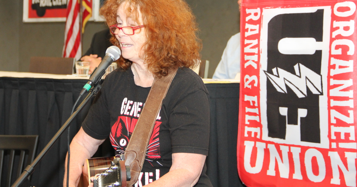 Anne Feeney singing at UE Convention