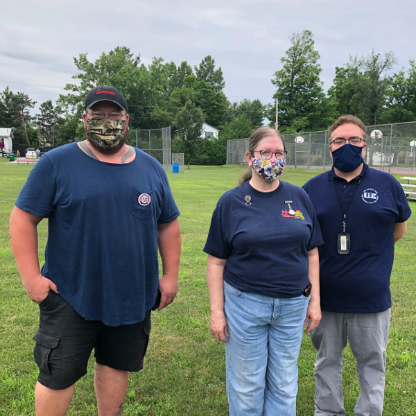 Three UE members in masks