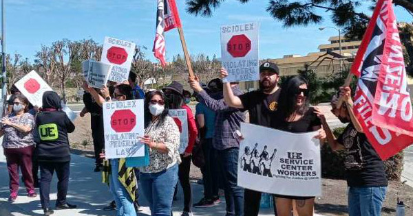 UE Local 1008 members picketing