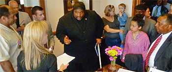 UE Local 150 members argue for union rights ...
